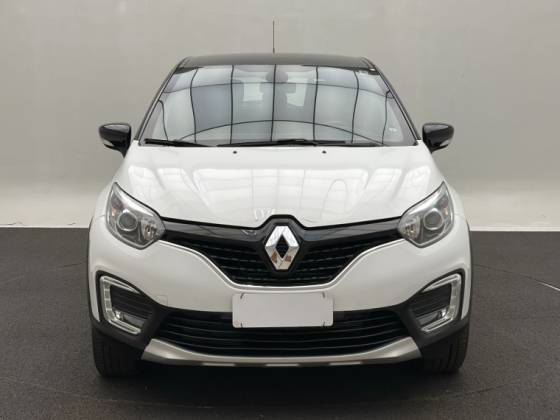 RENAULT CAPTUR 1.6 16V SCE FLEX BOSE X-TRONIC RENAULT CAPTUR 1.6 16V SCE FLEX BOSE X-TRONIC